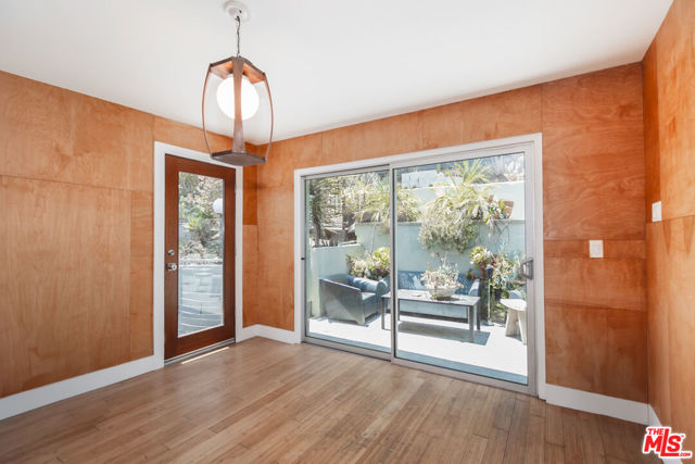 905 Pine Grove Avenue, Los Angeles CA: https://media.crmls.org/mediaz/aa059f6b-8e0a-4c67-8eb9-2f6dda17bec6.jpg