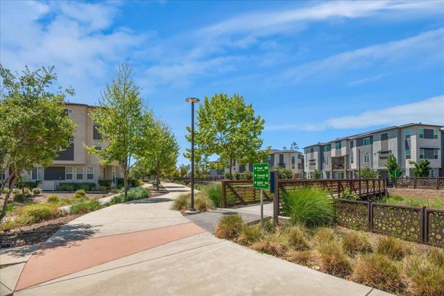 29333 Hub Court, Hayward CA: https://media.crmls.org/mediaz/aa0648dd-40e0-419a-8f9b-6fced76804ac.jpg