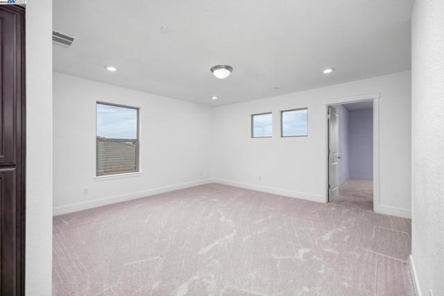 115 Lemon Blossom Ln, Patterson CA: https://media.crmls.org/mediaz/aa065a03-2dde-41a9-bfde-7a010b5546d4.jpg