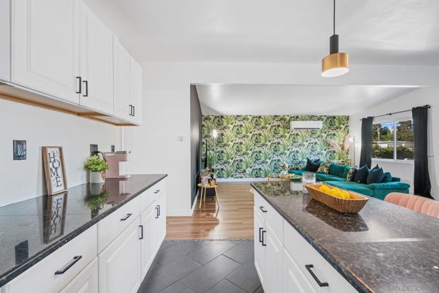 434 Del Mar Ct, Chula Vista CA: https://media.crmls.org/mediaz/aa074a0e-7b49-46e6-9164-7bbce7283f4b.jpg
