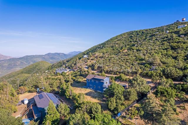 555 Manzanita Dr, Julian CA: https://media.crmls.org/mediaz/aa07ba48-317e-40fc-a78e-3f83d54470a2.jpg
