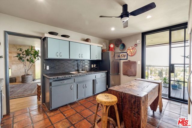 6190 Temple Hill Drive, Los Angeles CA: https://media.crmls.org/mediaz/aa07e9f7-3dbf-4397-a2a8-aee840e97405.jpg