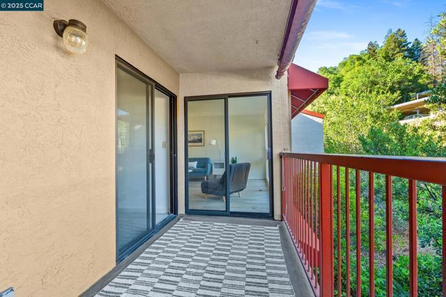 1600 Carmel Drive, Walnut Creek CA: https://media.crmls.org/mediaz/aa0805c4-0440-4e1d-ae79-d2a5af0f7c90.jpg