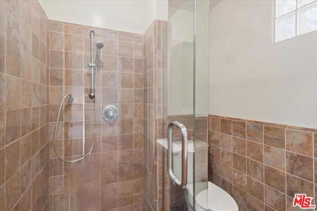 4385 Camellia Avenue, Studio City CA: https://media.crmls.org/mediaz/aa08652f-b87b-46bf-b903-711b98172cd3.jpg