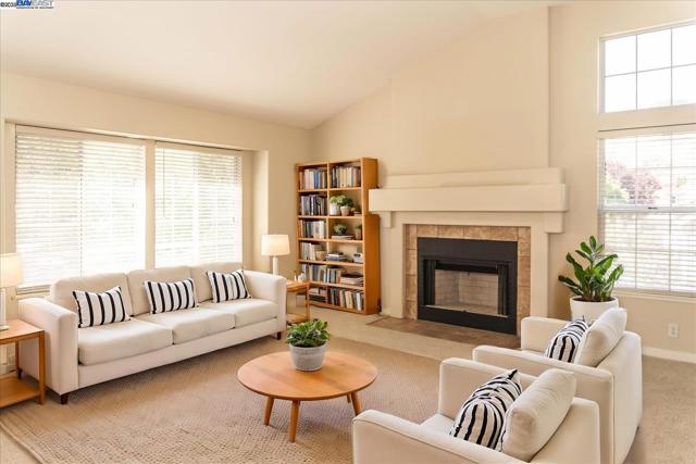 3270 Formby Ln, Fairfield CA: https://media.crmls.org/mediaz/aa09372b-ed19-4ce8-898b-c40ed8282d89.jpg