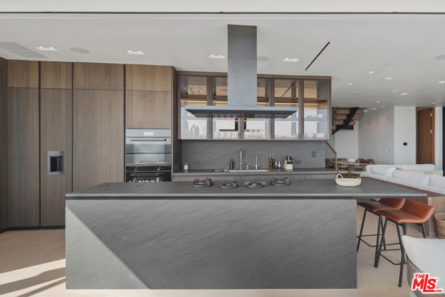 18954 Pacific Coast Highway, Malibu CA: https://media.crmls.org/mediaz/aa097113-3dc3-4e4b-8a22-6fa9029163e9.jpg