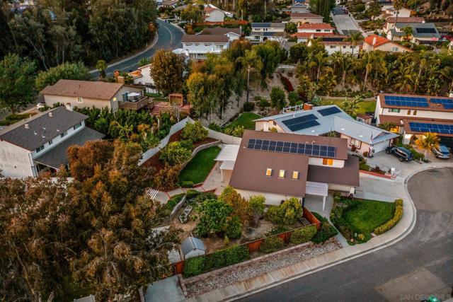 12216 Riesling Ct, San Diego CA: https://media.crmls.org/mediaz/aa098f4a-aa69-4d30-a0e1-ff3b13112218.jpg