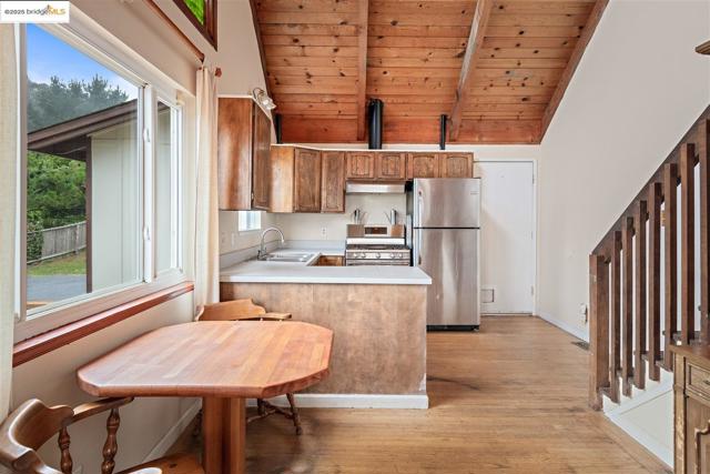 1400 Audubon AVE, Montara CA: https://media.crmls.org/mediaz/aa09f328-3159-478a-86b4-216a5340a37b.jpg