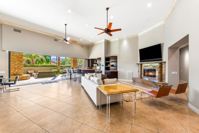 15 Sun Ridge Circle, Rancho Mirage CA: https://media.crmls.org/mediaz/aa0a84fa-c3a2-44cc-a431-57df87ba00ff.jpg