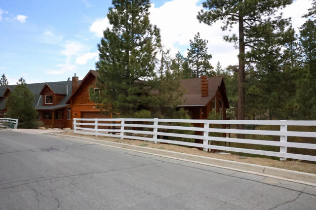 289 Stony Creek Road, Big Bear CA: https://media.crmls.org/mediaz/aa0adb75-69f0-4dcc-ac30-4728ef637e73.jpg