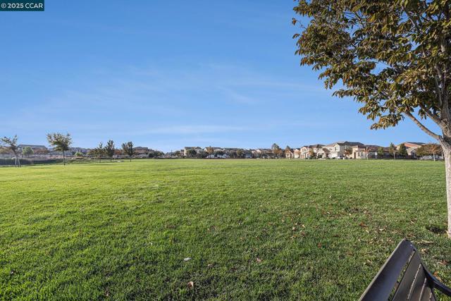 208 Littleton St, Oakley CA: https://media.crmls.org/mediaz/aa0afebb-5a0c-4524-964e-1b8c001c9972.jpg