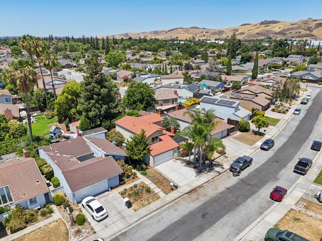 27 Southfield Court, San Jose CA: https://media.crmls.org/mediaz/aa0b4e70-668d-48ec-b468-21a20ed0a255.jpg
