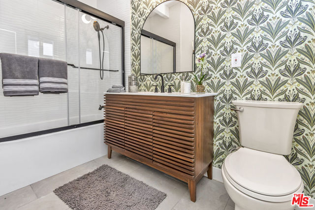 547 N Farrell Drive, Palm Springs CA: https://media.crmls.org/mediaz/aa0bf1b3-eb4b-45e8-af96-17f337963fab.jpg