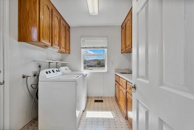 471 Marks Drive, Hollister CA: https://media.crmls.org/mediaz/aa0caced-10db-4bf4-aaab-24b4a1991a36.jpg