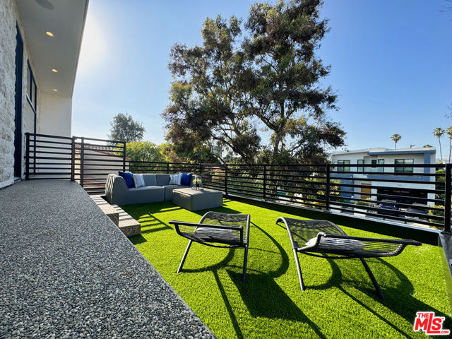 8356 W 4th Street, Los Angeles CA: https://media.crmls.org/mediaz/aa0da539-efaa-480b-9e89-068740218027.jpg