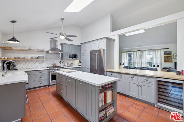29429 Trailway Lane, Agoura Hills CA: https://media.crmls.org/mediaz/aa0e2159-25bd-451c-b38c-f67f415f5341.jpg