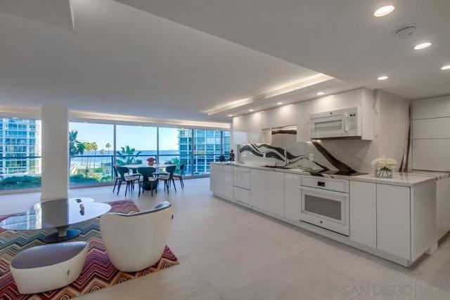 1750 Avenida Del Mundo, Coronado CA: https://media.crmls.org/mediaz/aa0e7739-a045-49dd-93fa-f84ca020c636.jpg