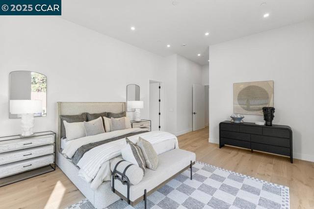 720 Laurel Dr, Walnut Creek CA: https://media.crmls.org/mediaz/aa0edba0-0deb-493c-8991-18f15c40e1cf.jpg