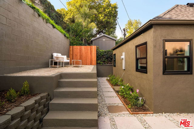 5103 Parkglen Avenue, Los Angeles CA: https://media.crmls.org/mediaz/aa0f8933-3a17-4f0a-aceb-7981c83edc9b.jpg