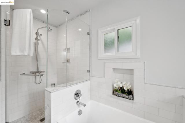 6141 Broadway Ter, Oakland CA: https://media.crmls.org/mediaz/aa0fe4fd-340c-490e-ae72-6dc43988d581.jpg