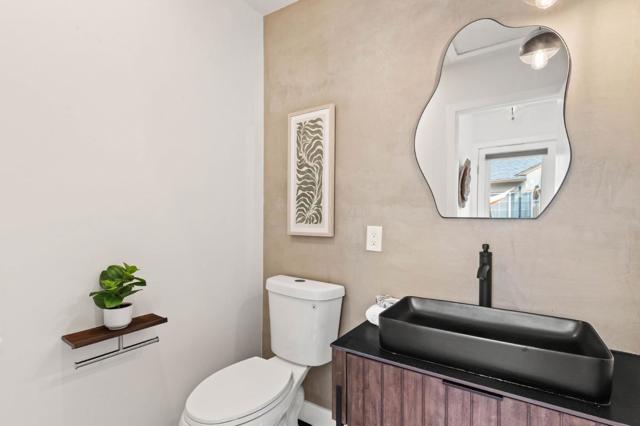 21476 Orange Avenue, Castro Valley CA: https://media.crmls.org/mediaz/aa1034d3-93f8-479f-92df-ed538af4ebde.jpg