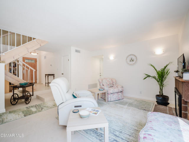 4380 N Skylark Court, Moorpark CA: https://media.crmls.org/mediaz/aa104c40-c80d-4e1a-87f8-05ab9fa9df25.jpg