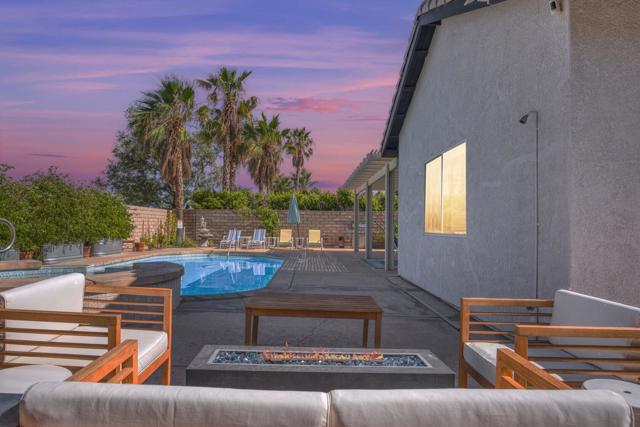 2312 Shannon Way, Palm Springs CA: https://media.crmls.org/mediaz/aa107db3-c9b4-41d5-9be0-383d4ddcba06.jpg