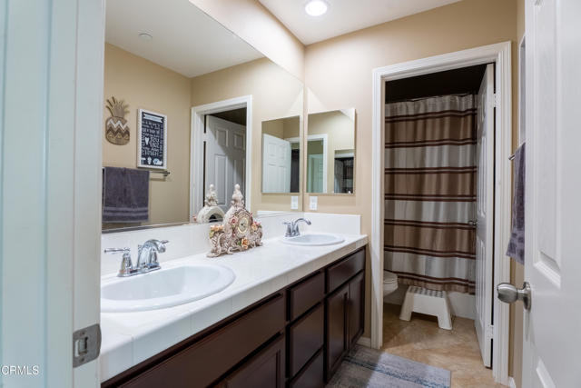 3123 N Oxnard Boulevard, Oxnard CA: https://media.crmls.org/mediaz/aa122c46-a2a2-4cc2-8047-e6efe68e2a0e.jpg