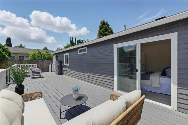 571 Hamilton Avenue, Menlo Park CA: https://media.crmls.org/mediaz/aa12bd9f-b9ec-49f1-8496-e1ccd8ba2b6b.jpg