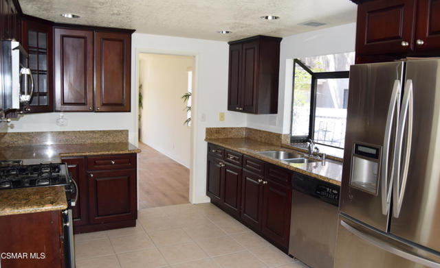 2462 Rikkard Drive, Thousand Oaks CA: https://media.crmls.org/mediaz/aa13183b-3ad2-4445-ab30-8a3ab59ede23.jpg