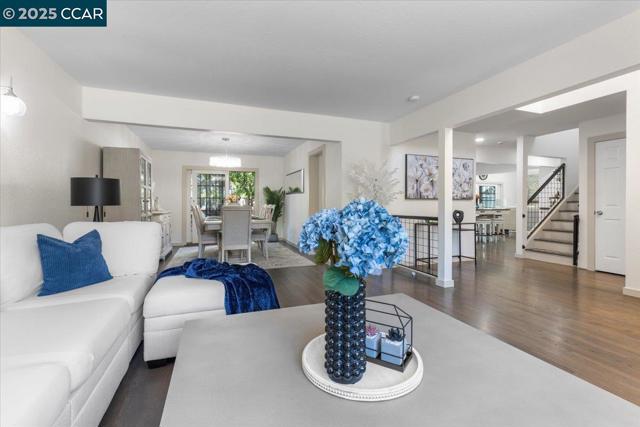 5497 Silver Sage Ct, Concord CA: https://media.crmls.org/mediaz/aa13ad1c-e691-4542-8539-eb2add66c618.jpg
