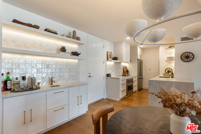 1351 N Crescent Heights Boulevard, West Hollywood CA: https://media.crmls.org/mediaz/aa13c046-3acf-48ba-baa7-46a63ec2dcab.jpg