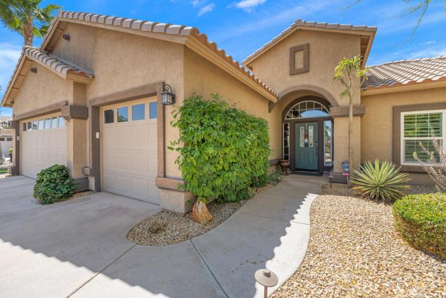 45553 Meadow Lake Drive, Indio CA: https://media.crmls.org/mediaz/aa1435f3-6687-4037-95c3-4cd6e884cef4.jpg