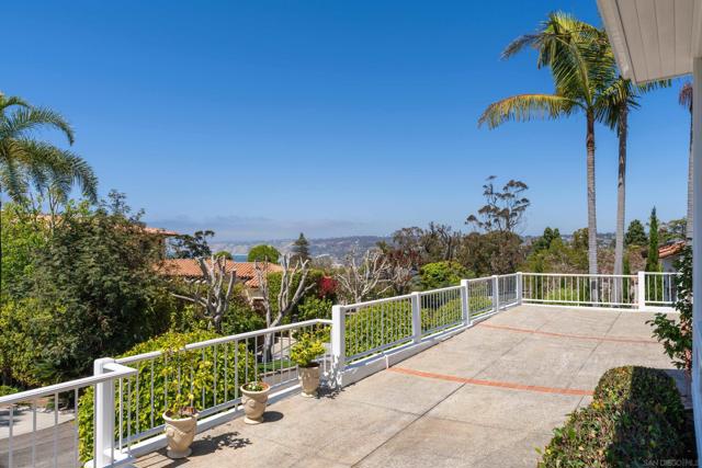 1543 Soledad Avenue, La Jolla CA: https://media.crmls.org/mediaz/aa145f93-5ca4-46f0-b8c8-395c915162ef.jpg