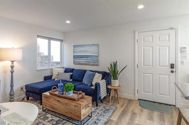 317 Beach Drive, Aptos CA: https://media.crmls.org/mediaz/aa148eda-38bf-44d0-ab81-6952d40b68ce.jpg