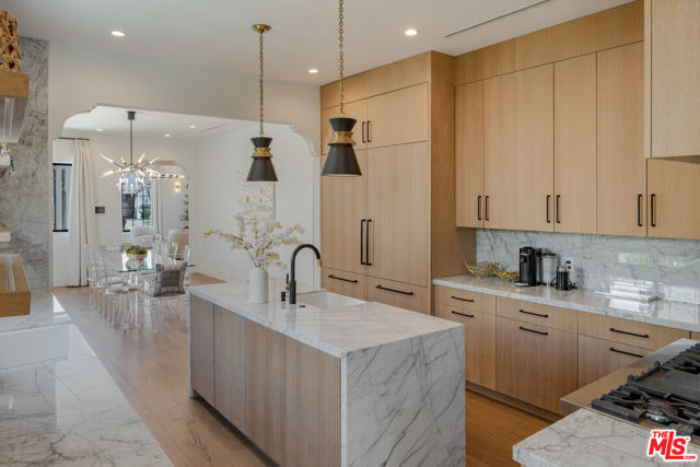 521 N Formosa Avenue, Los Angeles CA: https://media.crmls.org/mediaz/aa14b973-73d8-4b21-a048-0774ca8229db.jpg