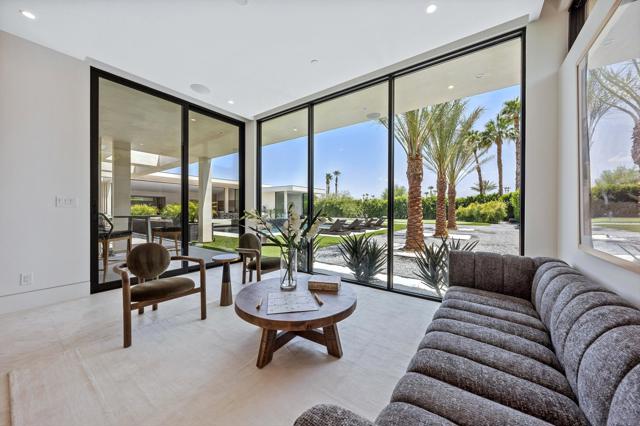 7 Makena Lane, Rancho Mirage CA: https://media.crmls.org/mediaz/aa14bf02-7eb9-447e-ac05-134b8606caa1.jpg