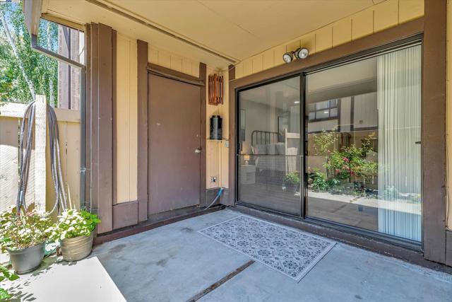 Image 21 of 31 For 39139 Argonaut Way  111