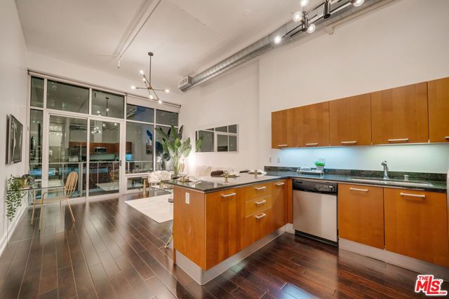 Image 5 of 20 For 645 9th Street 706