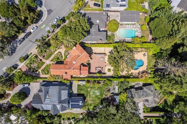 2307 Easton Drive, Burlingame CA: https://media.crmls.org/mediaz/aa1644cf-c632-4767-a34e-b7d4f424e784.jpg