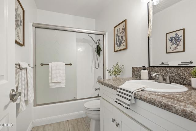 2515 Harbor Boulevard, Ventura CA: https://media.crmls.org/mediaz/aa166f63-84ea-43b6-9a1f-d04309937b8d.jpg