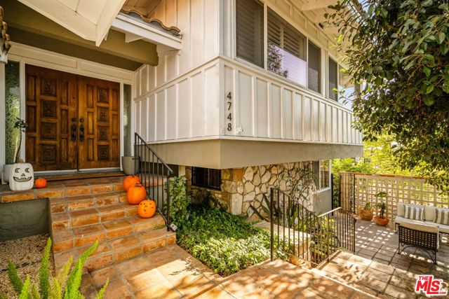 4748 Round Top Drive, Los Angeles CA: https://media.crmls.org/mediaz/aa16ce0c-3f43-4763-9b23-b4ac94ffea56.jpg