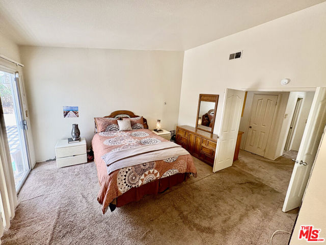 3202 Angeleno Place, Palmdale CA: https://media.crmls.org/mediaz/aa17e3cc-179f-436a-9121-43076f5e5765.jpg