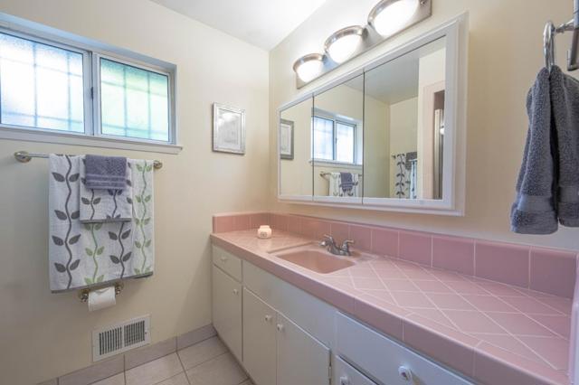 607 La Mesa Drive, Salinas CA: https://media.crmls.org/mediaz/aa19323e-f5c3-4d5b-8e13-ce71e435e683.jpg