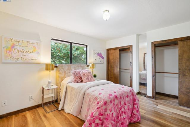 23762 Hutchinson Rd, Los Gatos CA: https://media.crmls.org/mediaz/aa1941b4-00b4-4dbc-9319-43ac3c398f09.jpg