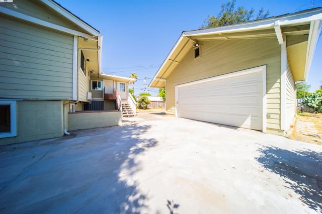 Image 5 of 52 For 4636 Serra Ave