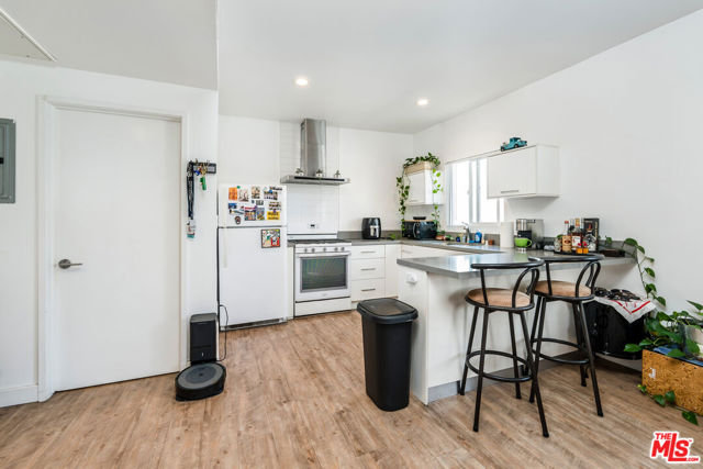 845 N Bunker Hill Avenue, Los Angeles CA: https://media.crmls.org/mediaz/aa19cbca-0734-4458-bfe6-ca41bd5232d3.jpg