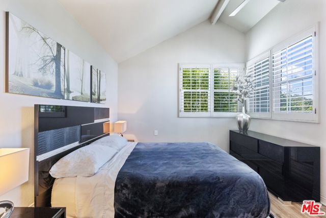 13082 Mindanao Way, Marina del Rey CA: https://media.crmls.org/mediaz/aa19feeb-0ba0-419e-b2aa-b7c83da33598.jpg