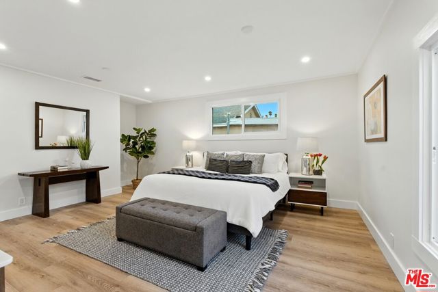 4340 2nd Avenue, Los Angeles CA: https://media.crmls.org/mediaz/aa1afef7-68ae-4ba2-8802-688f5d85546c.jpg