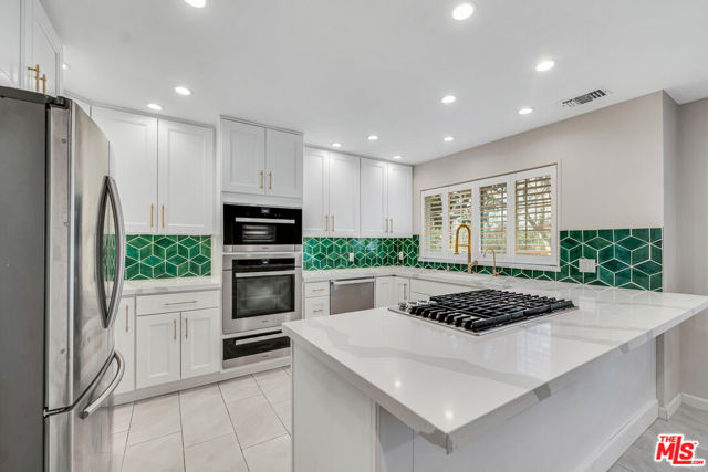 20950 Oxnard Street, Woodland Hills CA: https://media.crmls.org/mediaz/aa1b27c6-9249-4cbe-ab8b-871602c12474.jpg